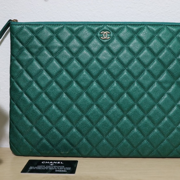 RARE! 18S Chanel Caviar Iridescent Emerald Green Large O’Case Clutch Case LGHW - Picture 1 of 13